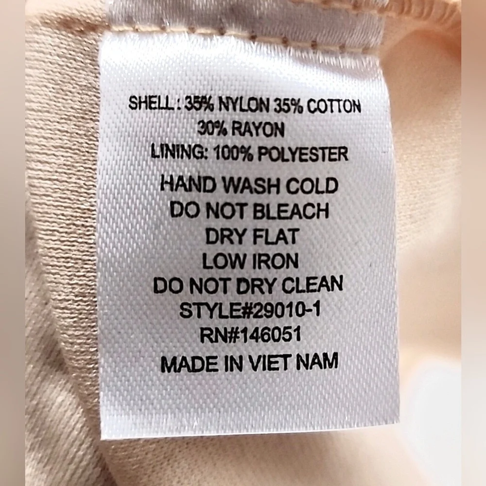 ❎💲SOLD 💲❎ NWT Nude & Periwinkle lined Floral Lace Sleeveless Blouse sz L - Picture 8 of 16